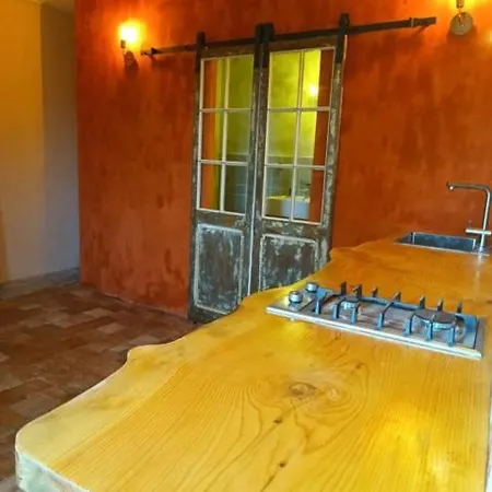 Tour 17e S Pour 4, Panoramique Cevennes Apartman *